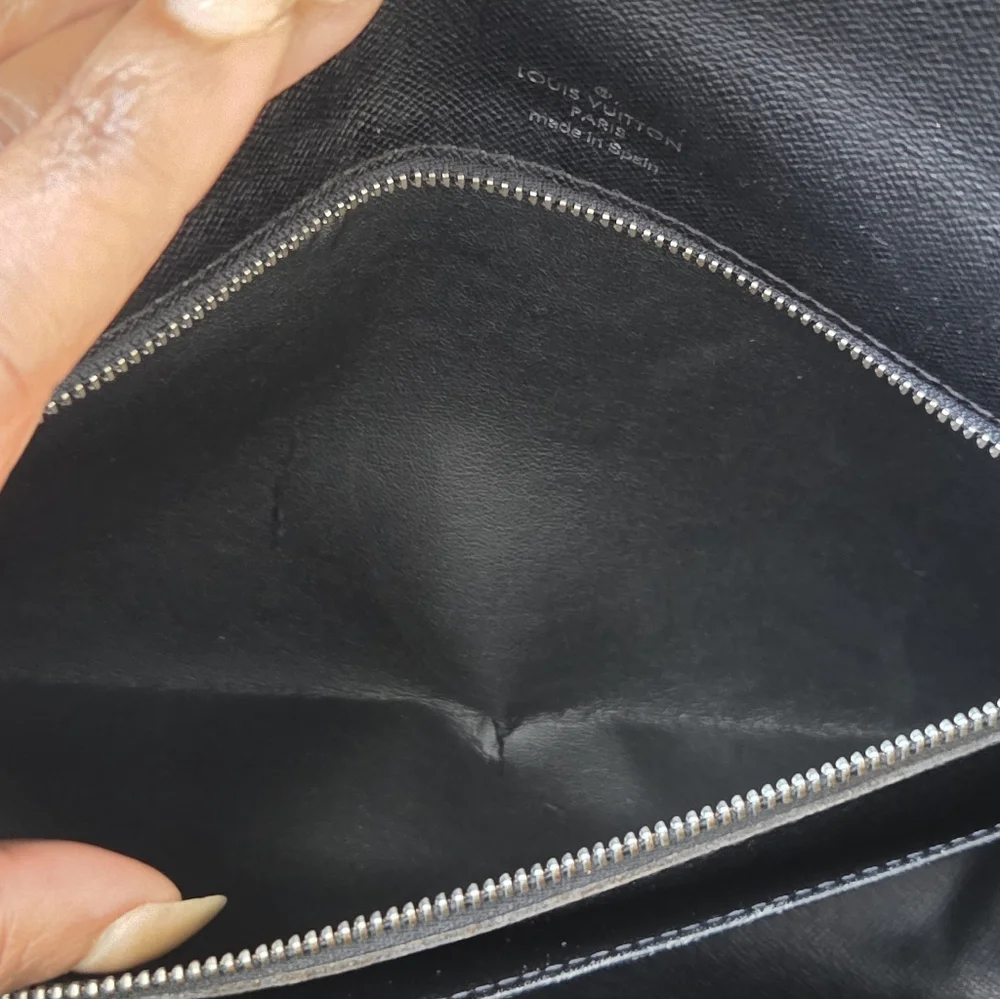 Authentic Louis Vuitton Taiga Selenga clutch